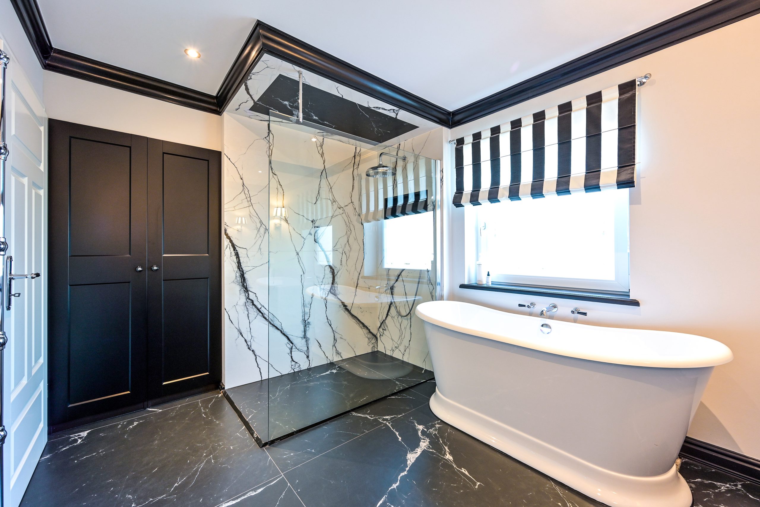 Badezimmer Dusche Wandschrank